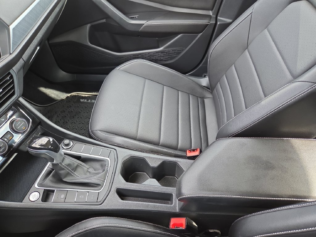 Used 2022 Volkswagen Jetta SE FWD image 22