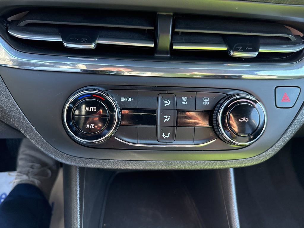 Certified 2025 Buick Envista Preferred image 12