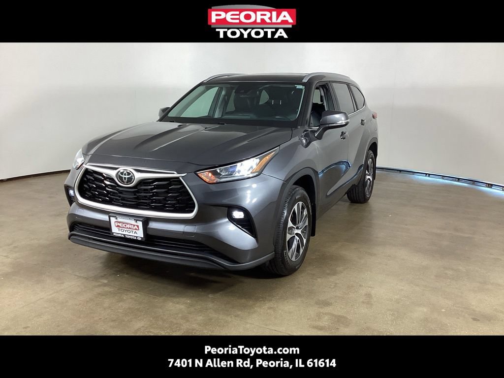 Used 2023 Toyota Highlander XLE AWD/4WD image 1