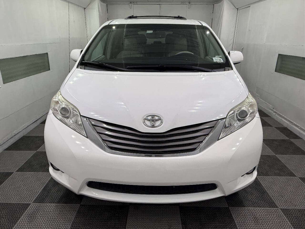 Used 2011 Toyota Sienna XLE FWD image 10