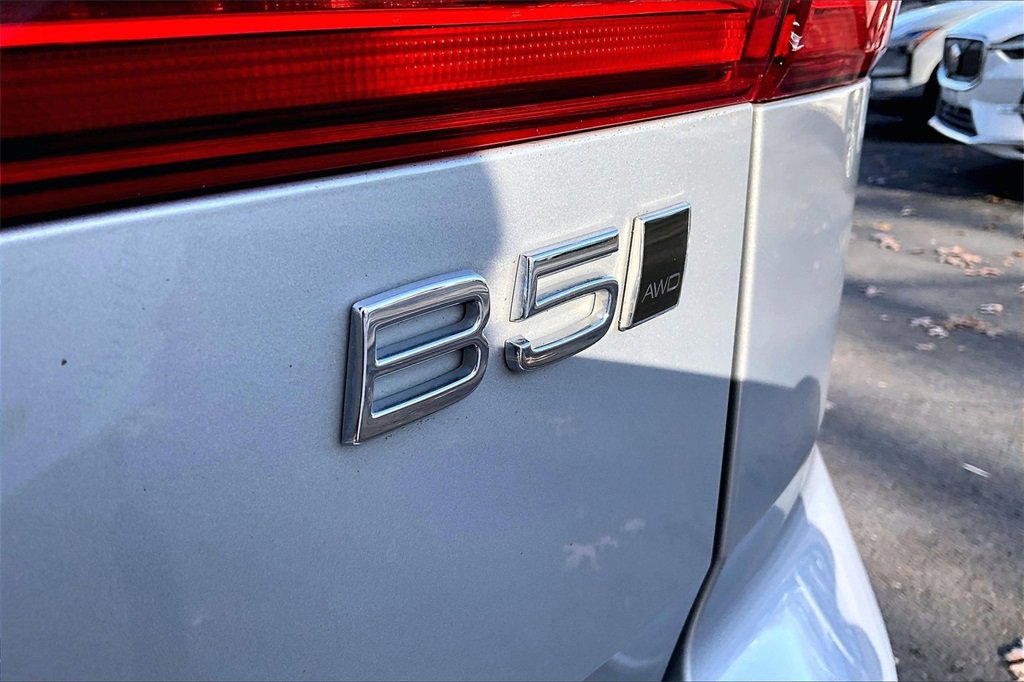 Certified 2023 Volvo XC60 B5 Plus w/ Climate Package image 23