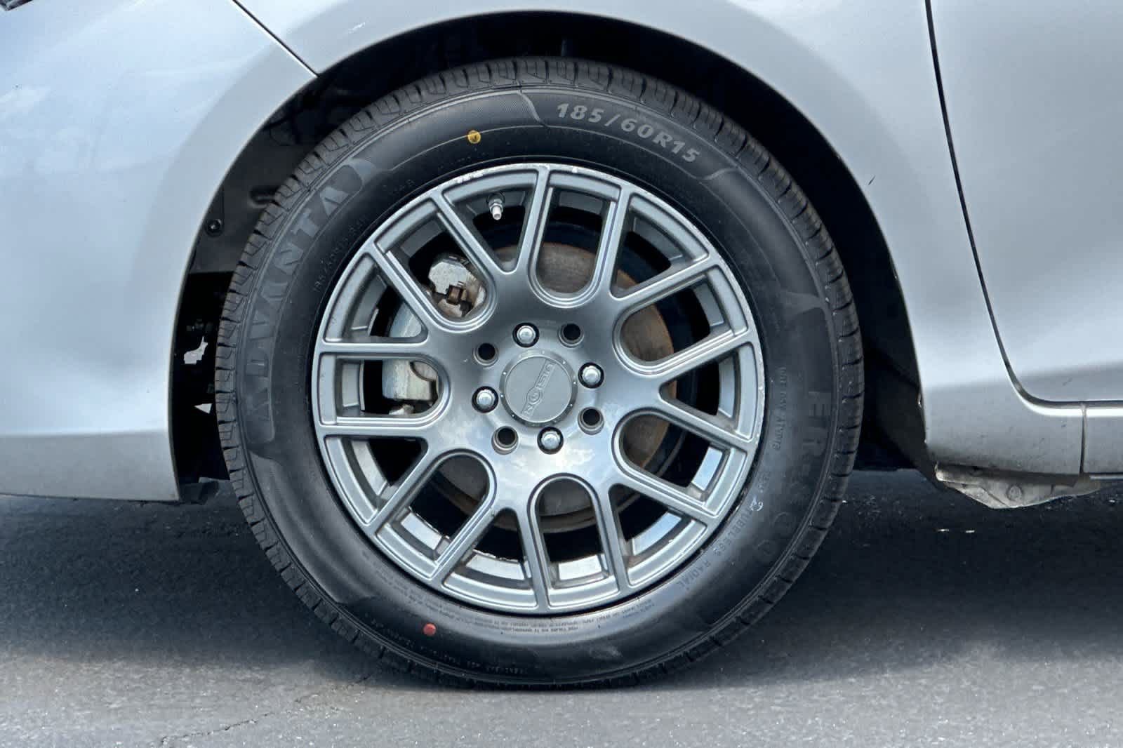 Used 2015 Toyota Yaris L image 24