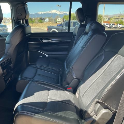 Used 2024 Jeep Wagoneer Series III AWD/4WD image 22