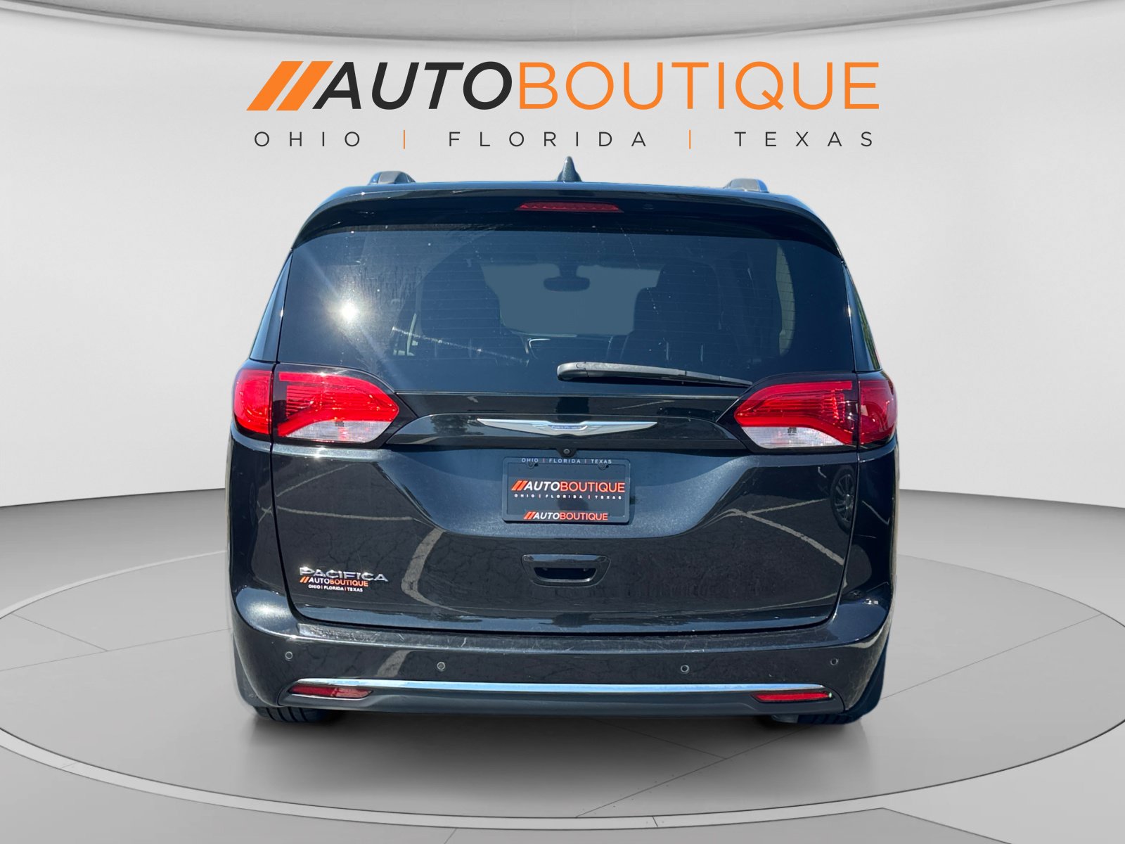 Used 2017 Chrysler Pacifica Touring-L Plus w/ Tire & Wheel Group FWD image 4