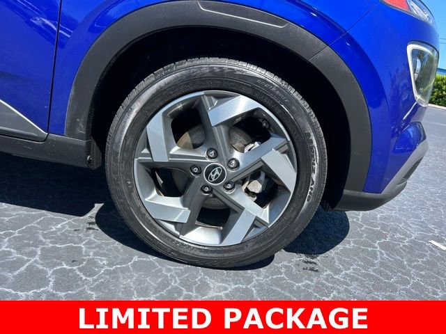 Used 2022 Hyundai Venue Limited FWD image 8