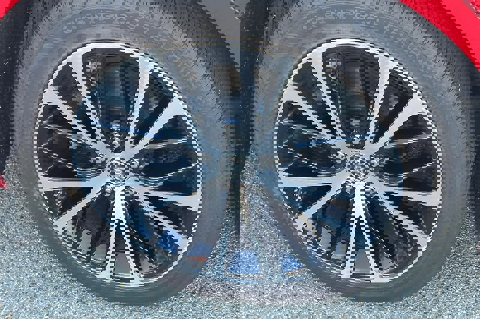 Used 2019 Toyota Camry SE w/ Sunroof Package image 17