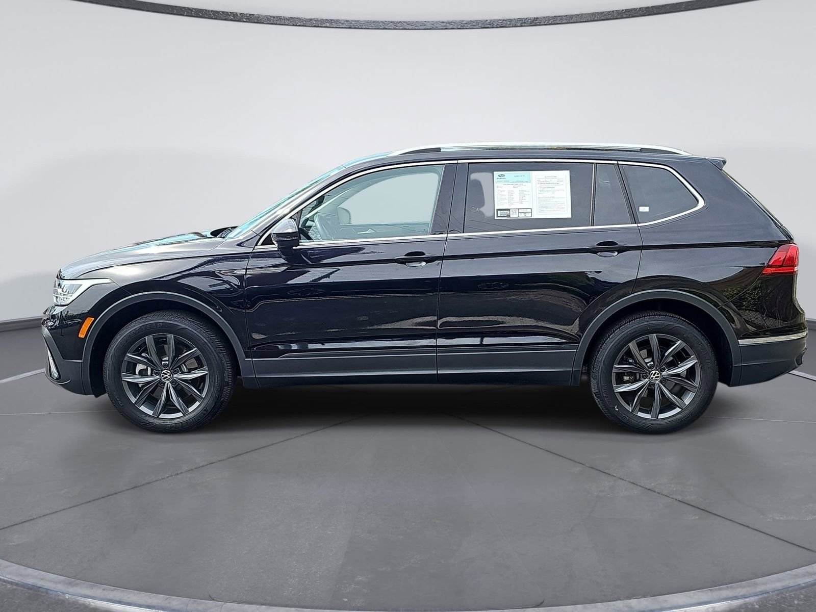 Used 2023 Volkswagen Tiguan SE FWD image 6