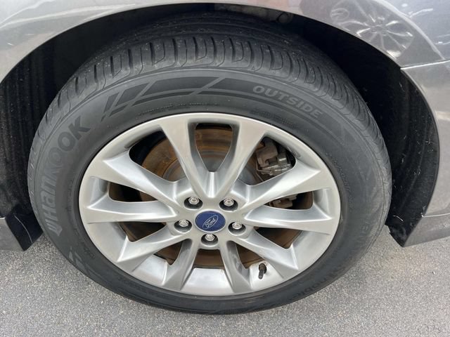 Used 2017 Ford Fusion SE w/ Fusion SE Technology Package FWD image 12