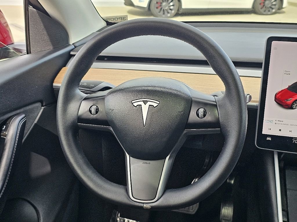 Used 2021 Tesla Model Y Long Range image 31