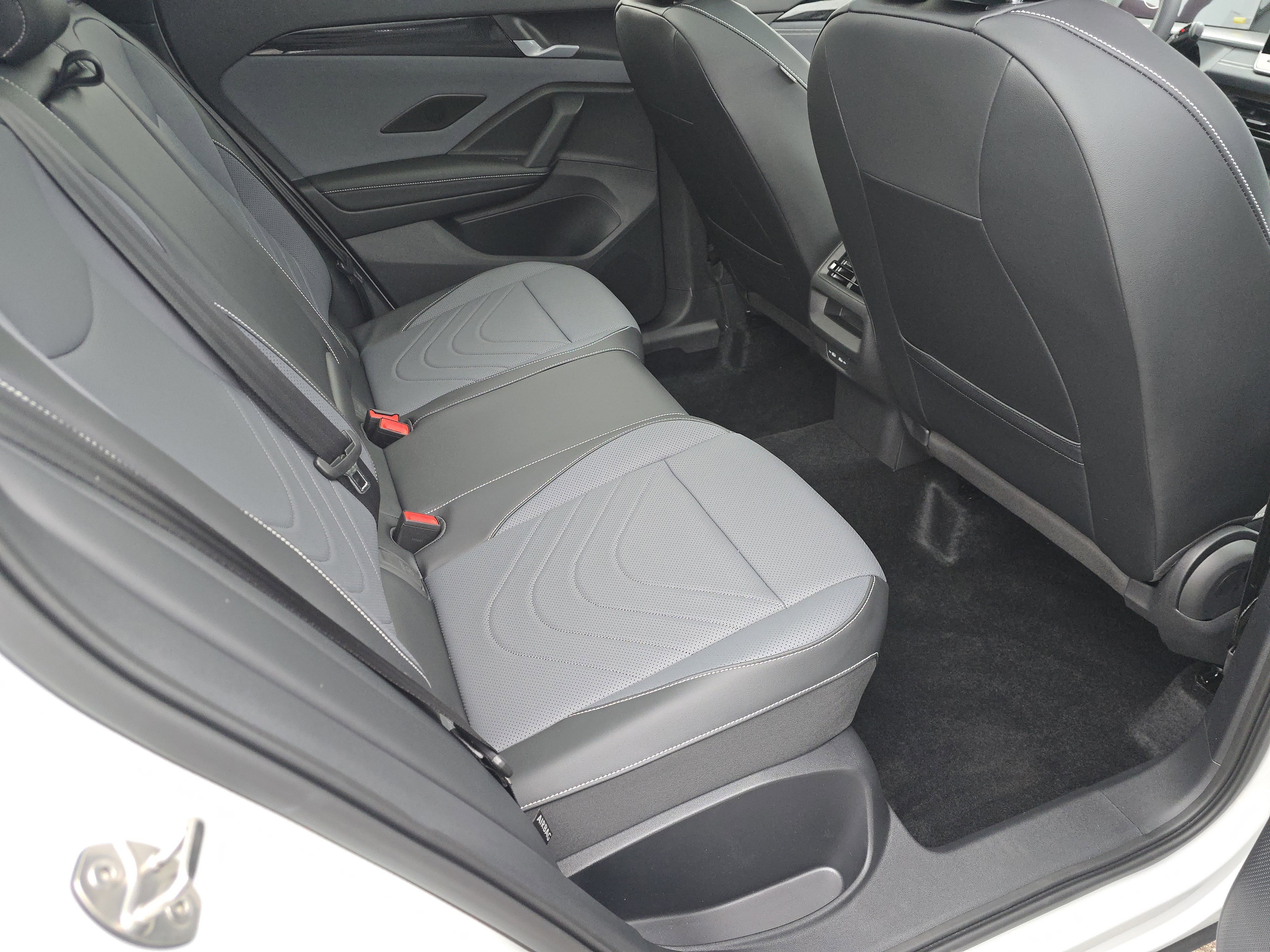 New 2026 Volkswagen Tiguan SE R-Line image 17