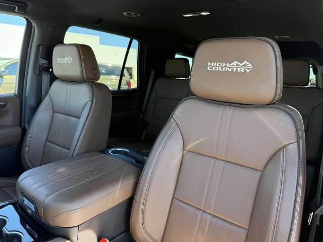 Used 2025 Chevrolet Tahoe High Country AWD/4WD image 13