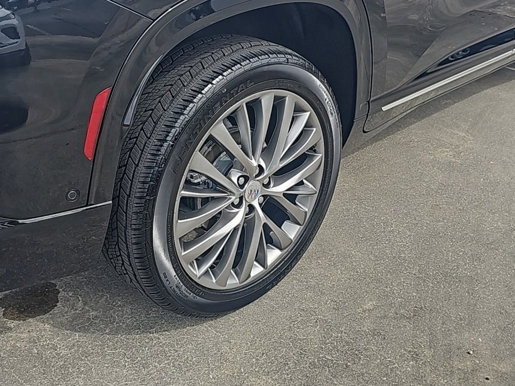 Used 2025 Buick Enclave Avenir w/ Super Cruise Package image 9