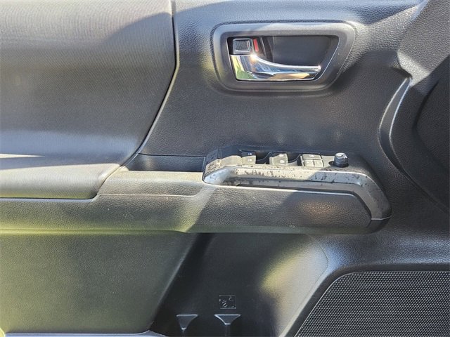 Used 2020 Toyota Tacoma TRD Off-Road w/ Technology Package image 27