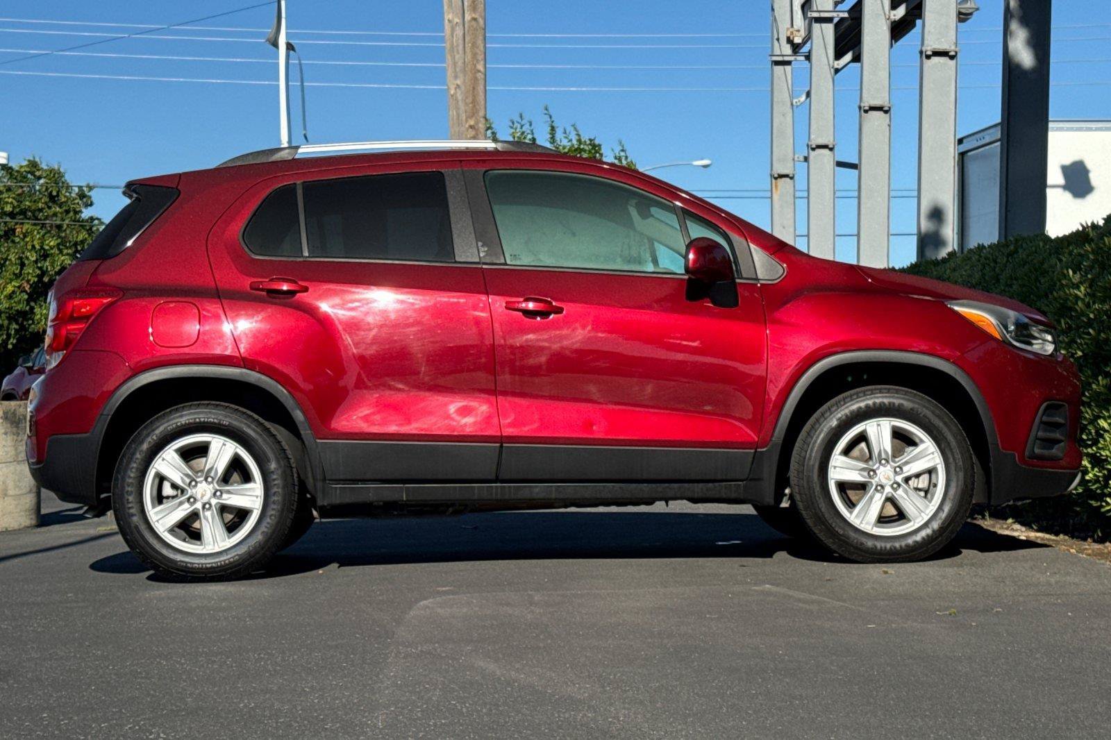 Used 2022 Chevrolet Trax LT w/ Driver Confidence Package AWD/4WD image 2