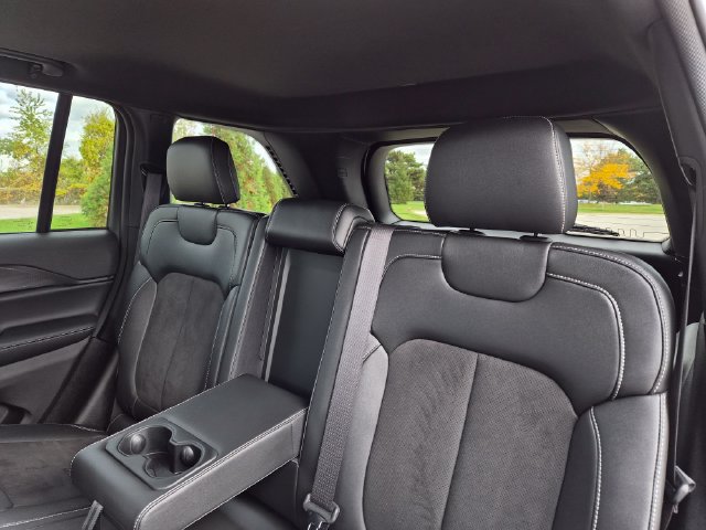 Used 2024 Jeep Grand Cherokee Altitude AWD/4WD image 30