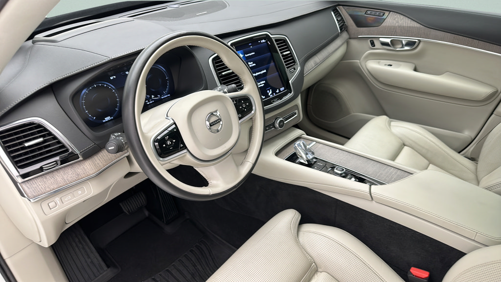 Used 2021 Volvo XC90 T8 Inscription w/ Advanced Package AWD/4WD image 11