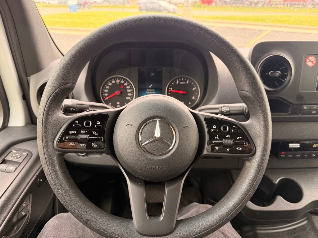 Used 2024 Mercedes-Benz Sprinter 2500 image 11