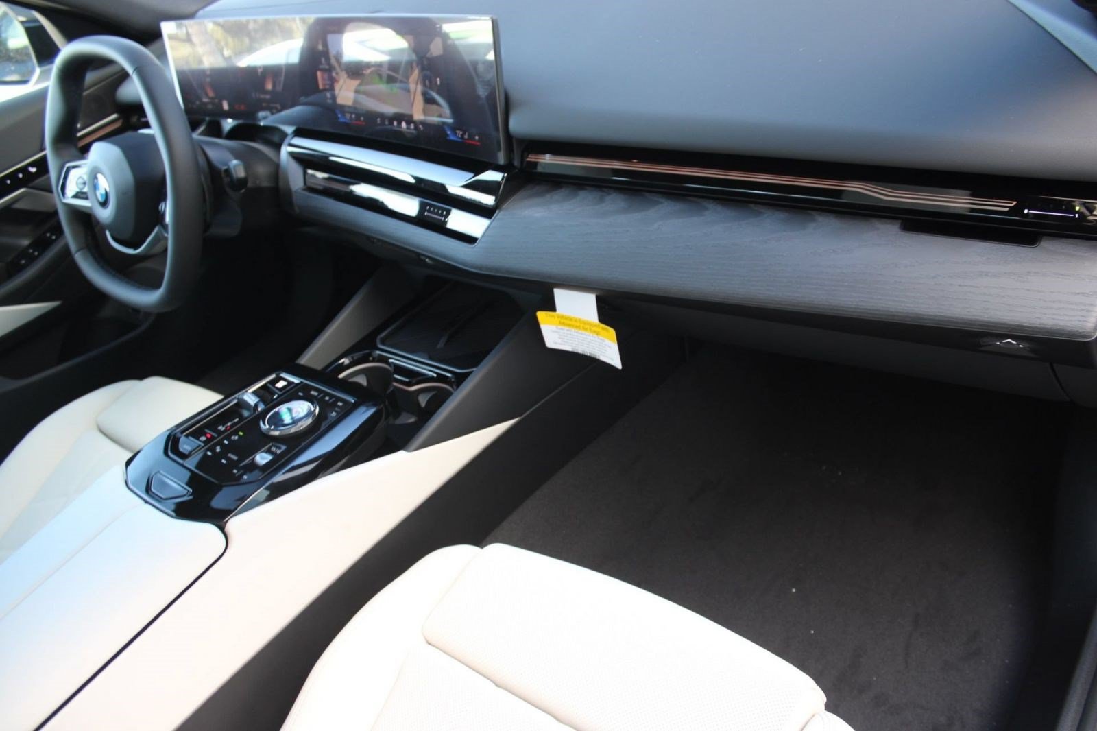 Used 2026 BMW 530i w/ Premium Package RWD image 30