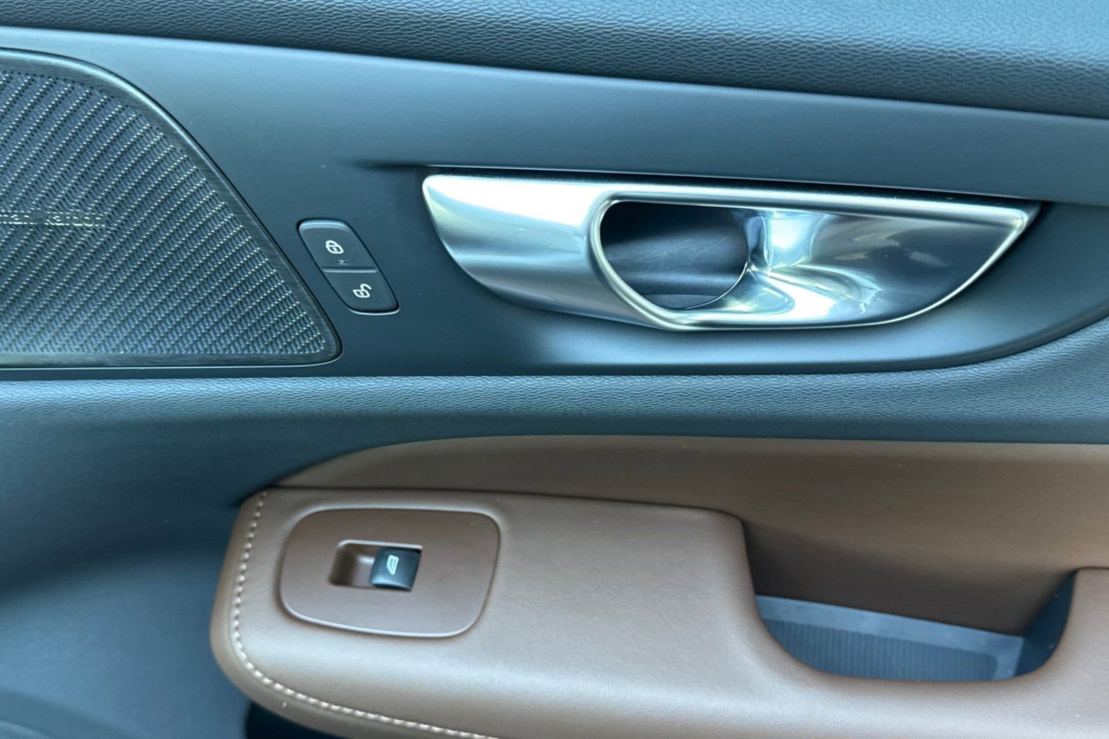 Certified 2026 Volvo V60 B5 Cross Country Plus w/ Climate Package image 19