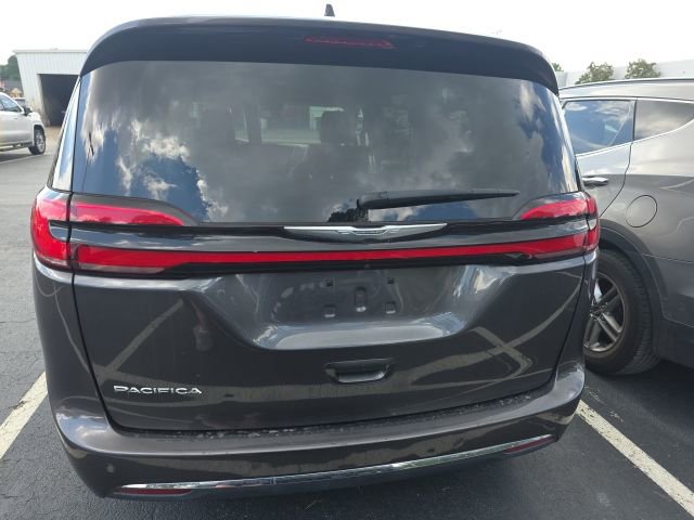 Used 2023 Chrysler Pacifica Touring-L FWD image 5
