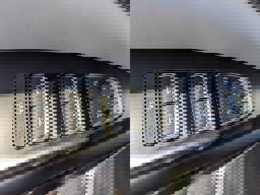 Certified 2024 Kia Carnival LX image 16