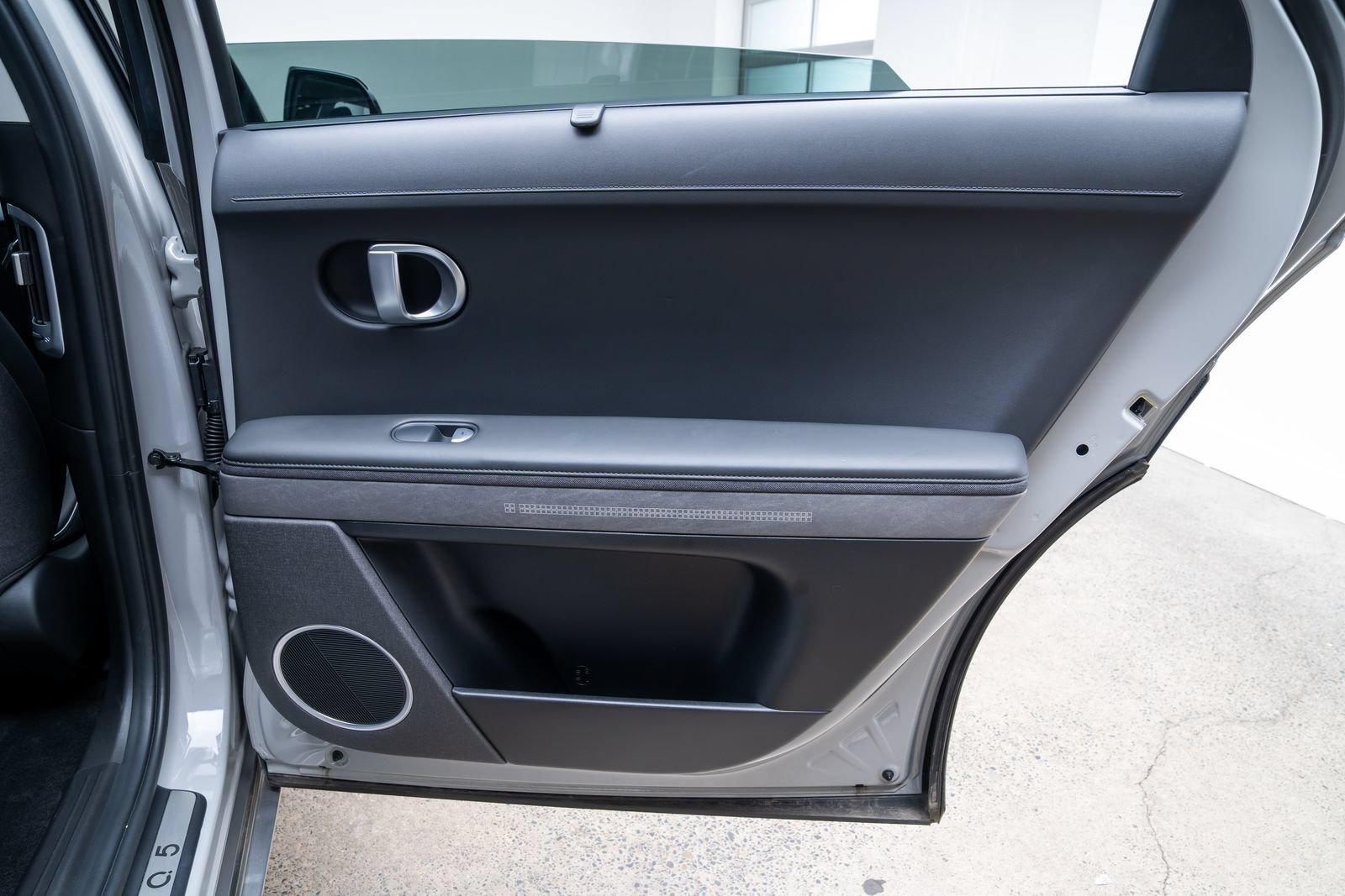 Used 2024 Hyundai Ioniq 5 Limited AWD/4WD image 21