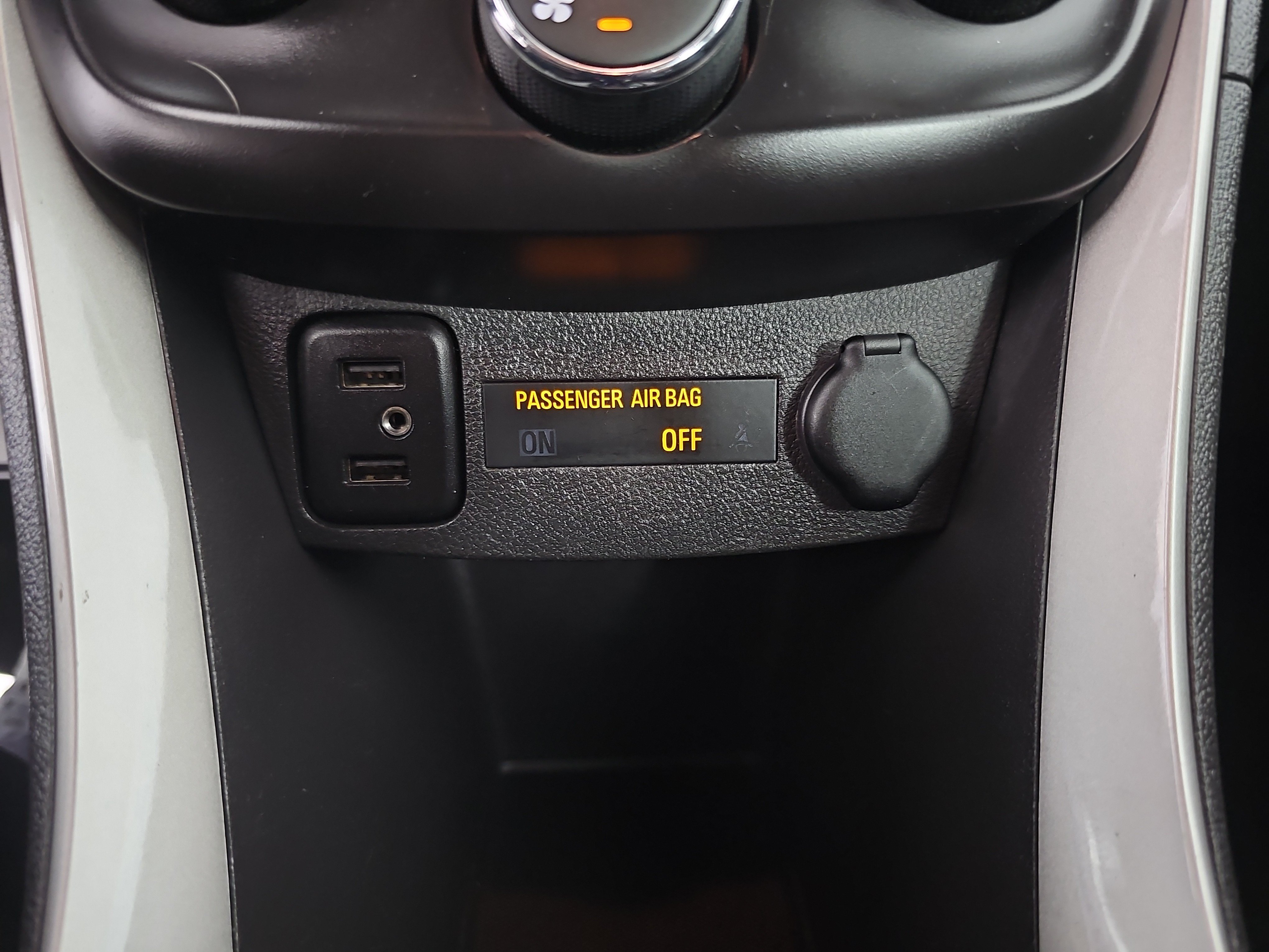 Used 2020 Chevrolet Trax LT w/ LT Convenience Package FWD image 31