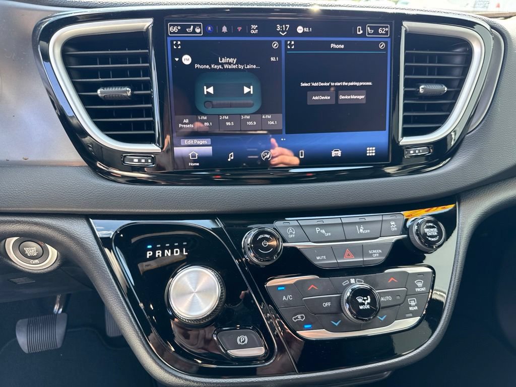 Used 2025 Chrysler Pacifica Select FWD image 23