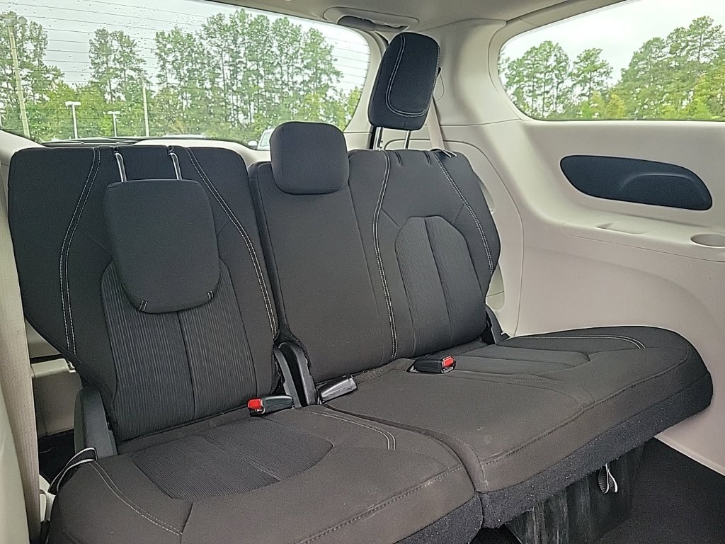 Used 2023 Chrysler Voyager LX FWD image 10