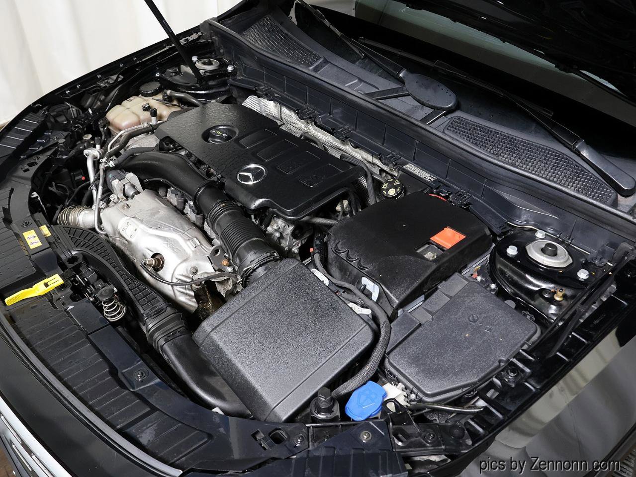 Used 2020 Mercedes-Benz GLB 250 4MATIC w/ Premium Package image 38
