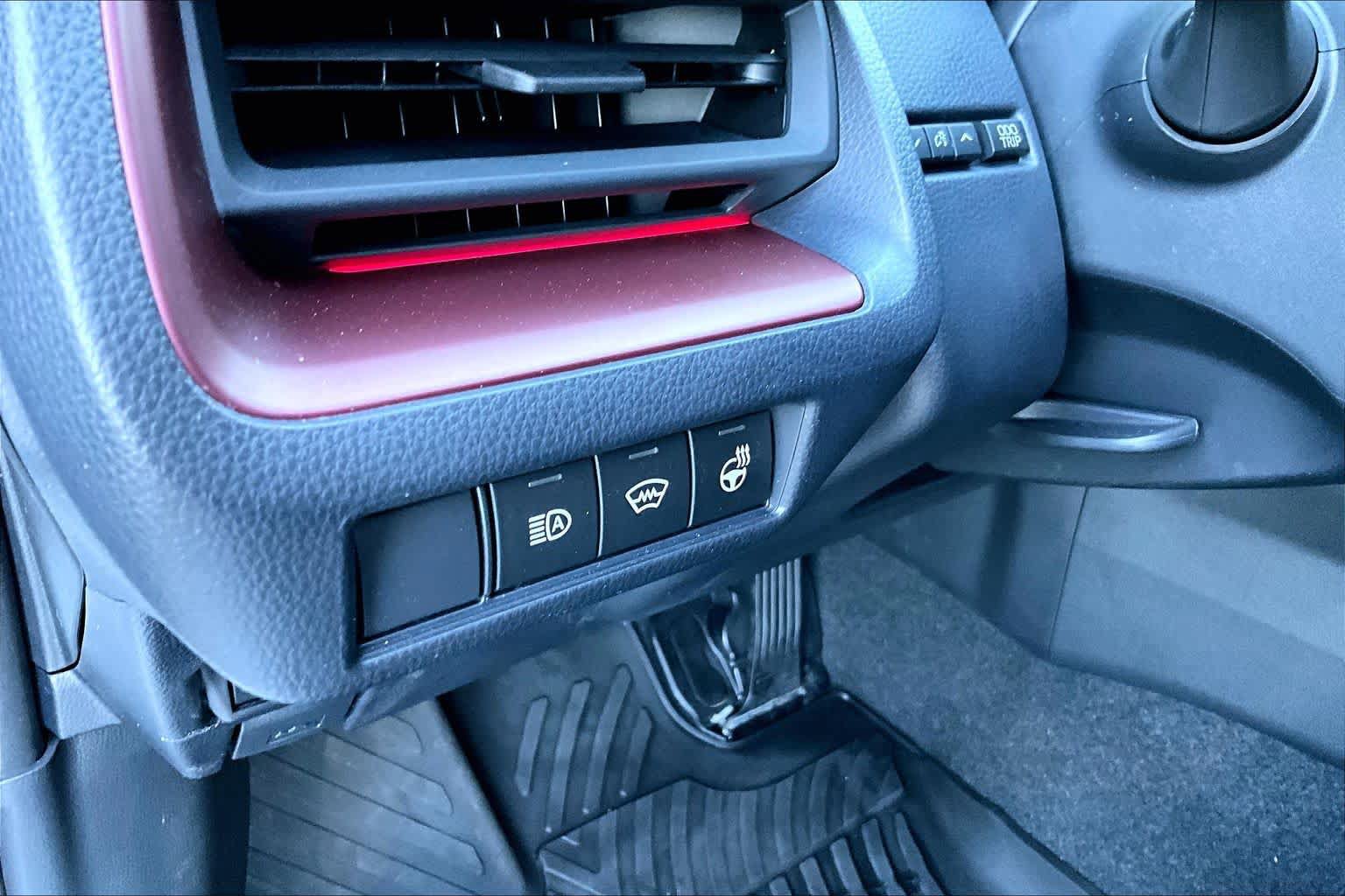 Certified 2026 Toyota Prius Plug-In Hybrid FWD image 32