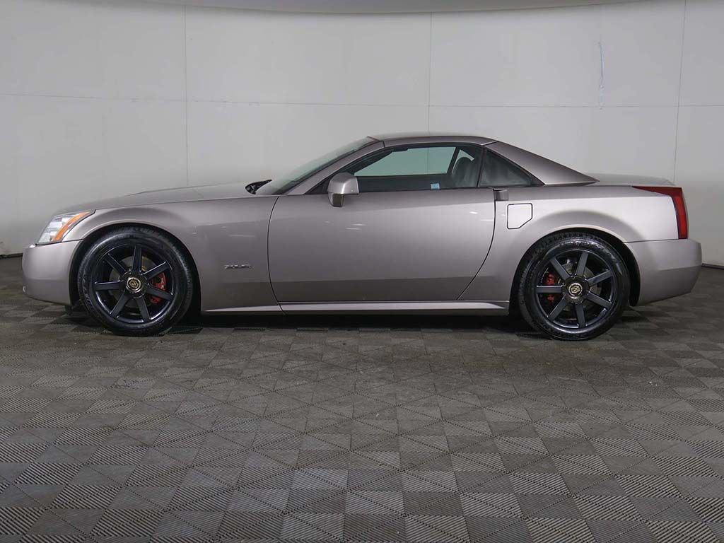 Used 2004 Cadillac XLR RWD image 16