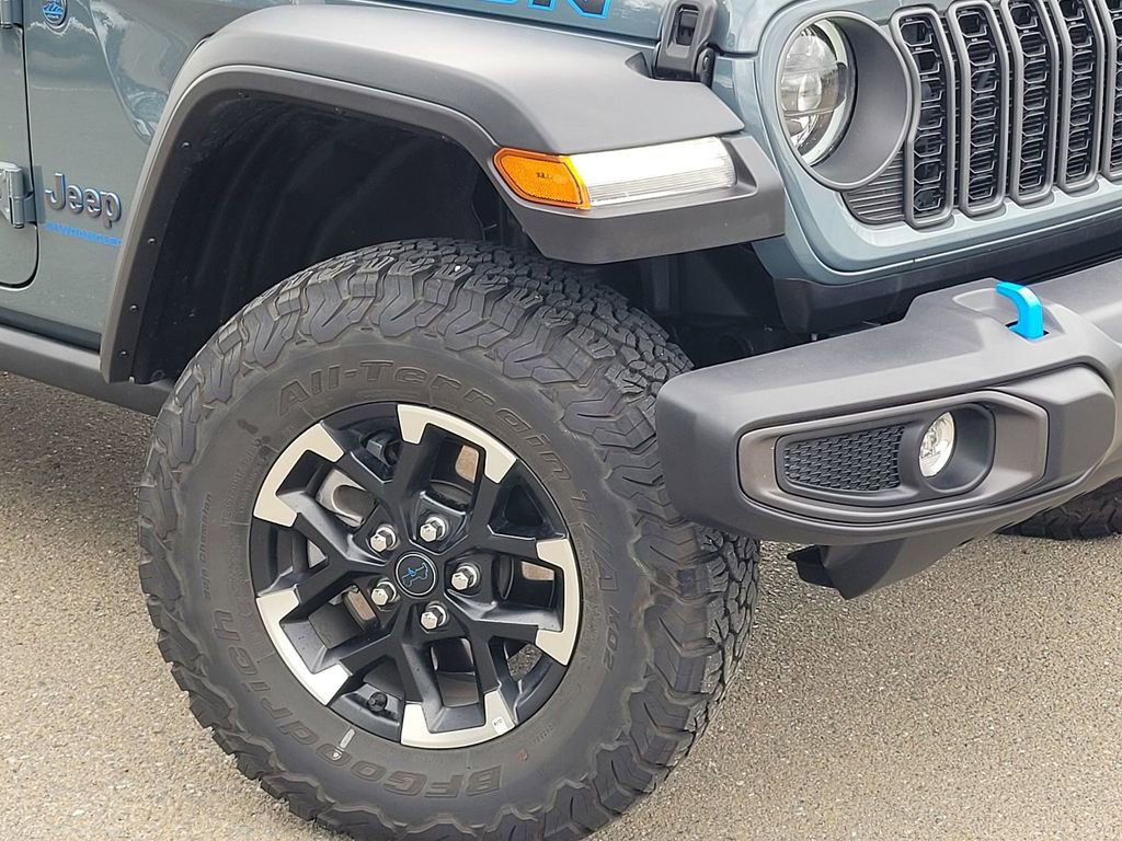 Used 2025 Jeep Wrangler Unlimited Rubicon 4xe w/ Convenience Group AWD/4WD image 9