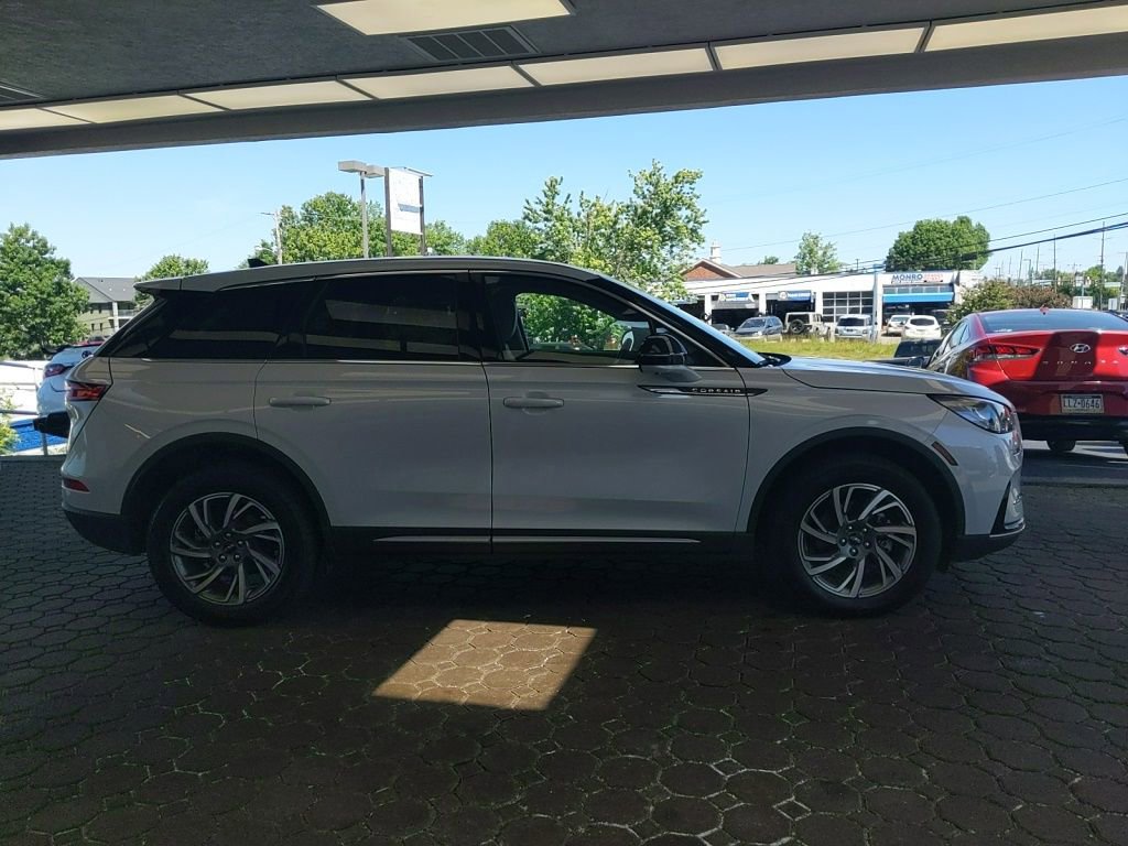 Used 2025 Lincoln Corsair AWD w/ Equipment Group 101A image 5