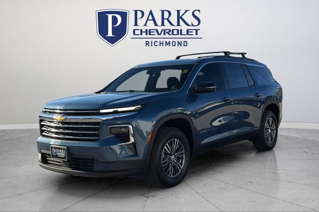 Used 2025 Chevrolet Traverse LT w/ Driver Confidence Package image 3