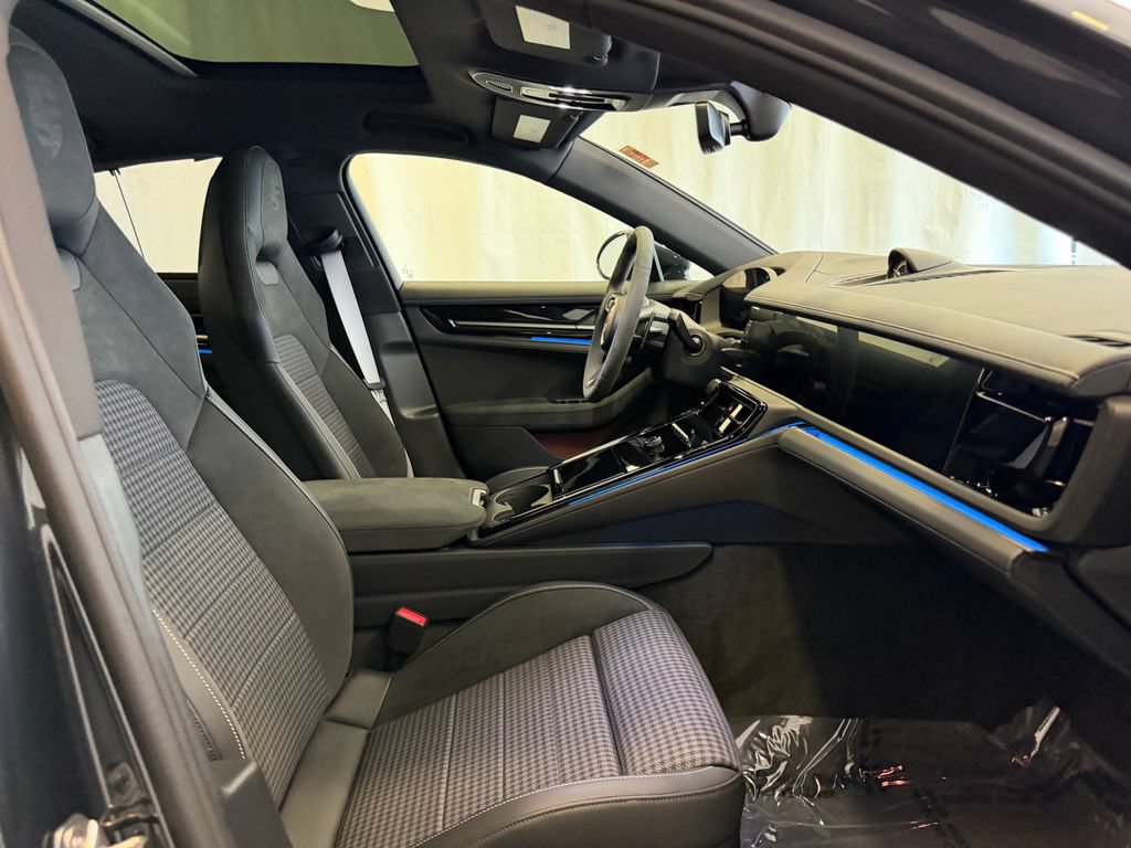 Certified 2025 Porsche Panamera 4 AWD/4WD image 16
