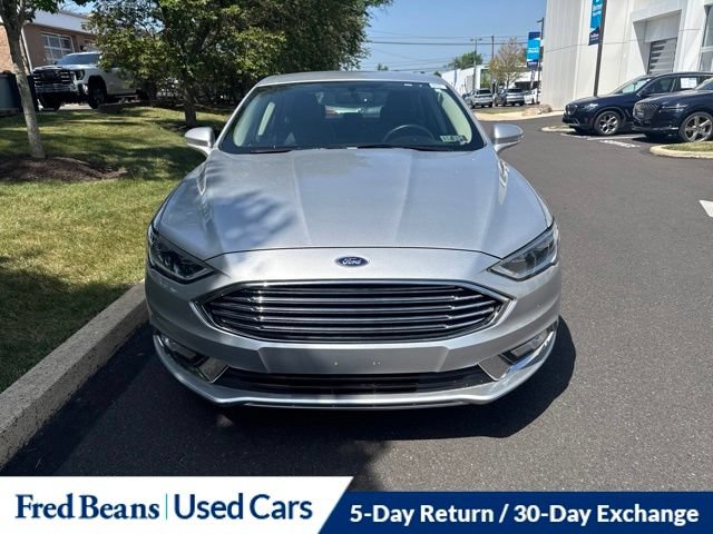 Used 2017 Ford Fusion SE w/ Fusion SE Technology Package FWD image 2