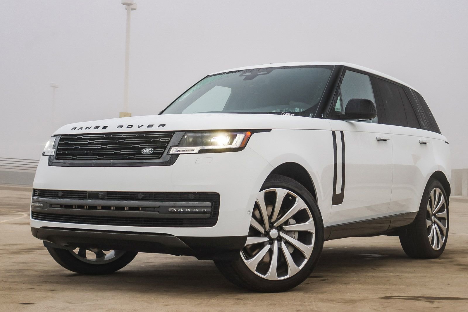 New 2025 Land Rover Range Rover SE