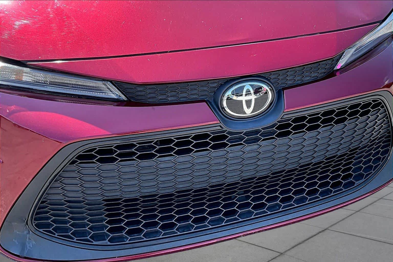 Used 2022 Toyota Corolla LE w/ LE Convenience Package FWD image 29