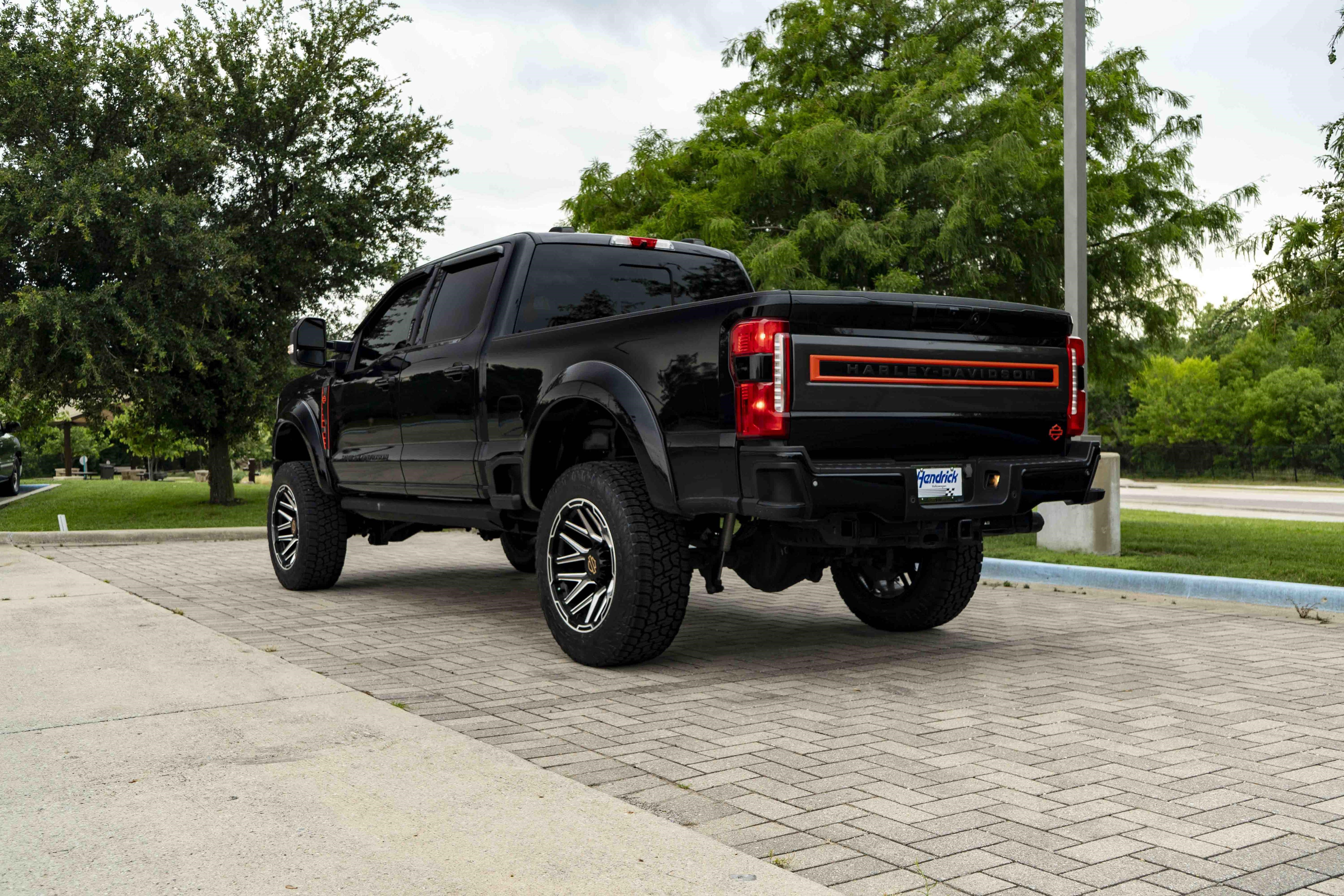 Used 2023 Ford F250 Lariat w/ Lariat Ultimate Package AWD/4WD image 6