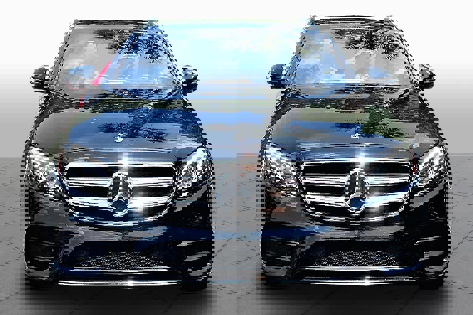 Certified 2019 Mercedes-Benz E 450 4MATIC Wagon image 4