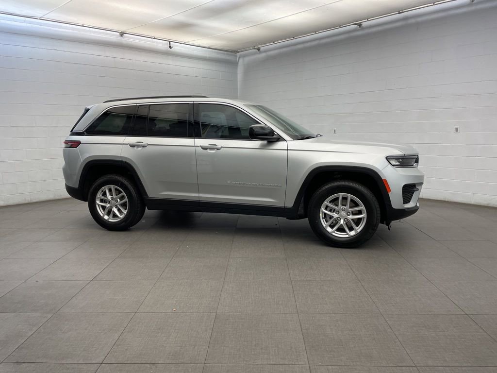 New 2026 Jeep Grand Cherokee Laredo X RWD image 2