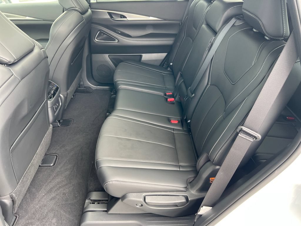 Certified 2026 INFINITI QX60 Luxe w/ Cargo Package FWD image 22