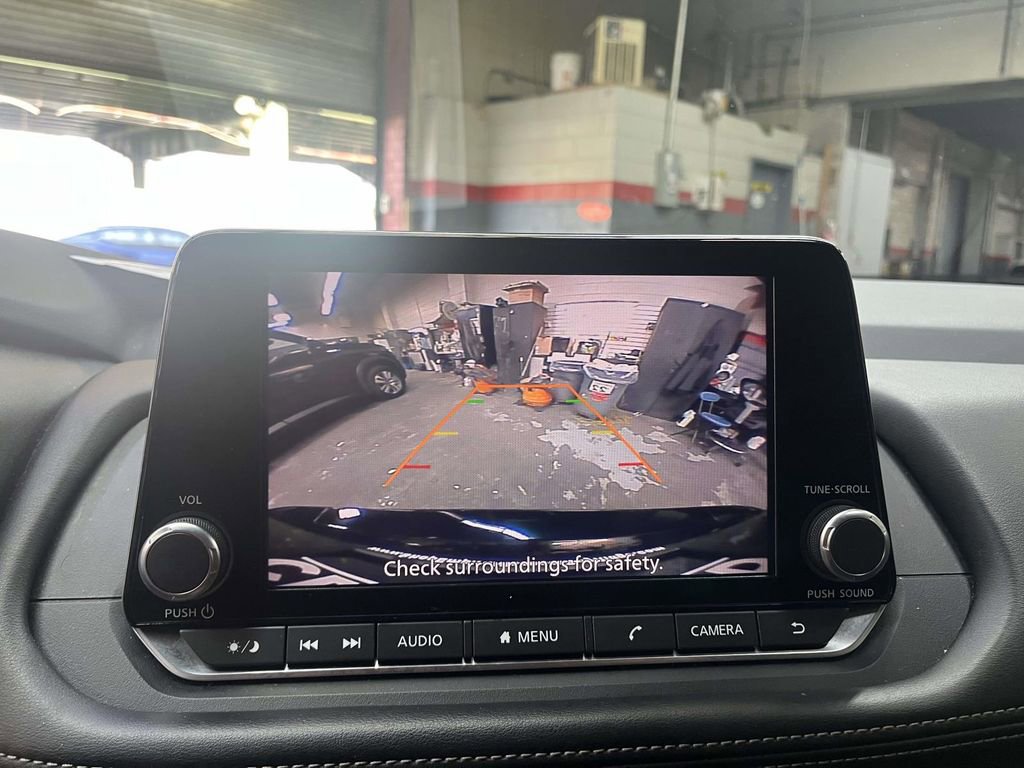 Used 2023 Nissan Rogue S AWD/4WD image 18