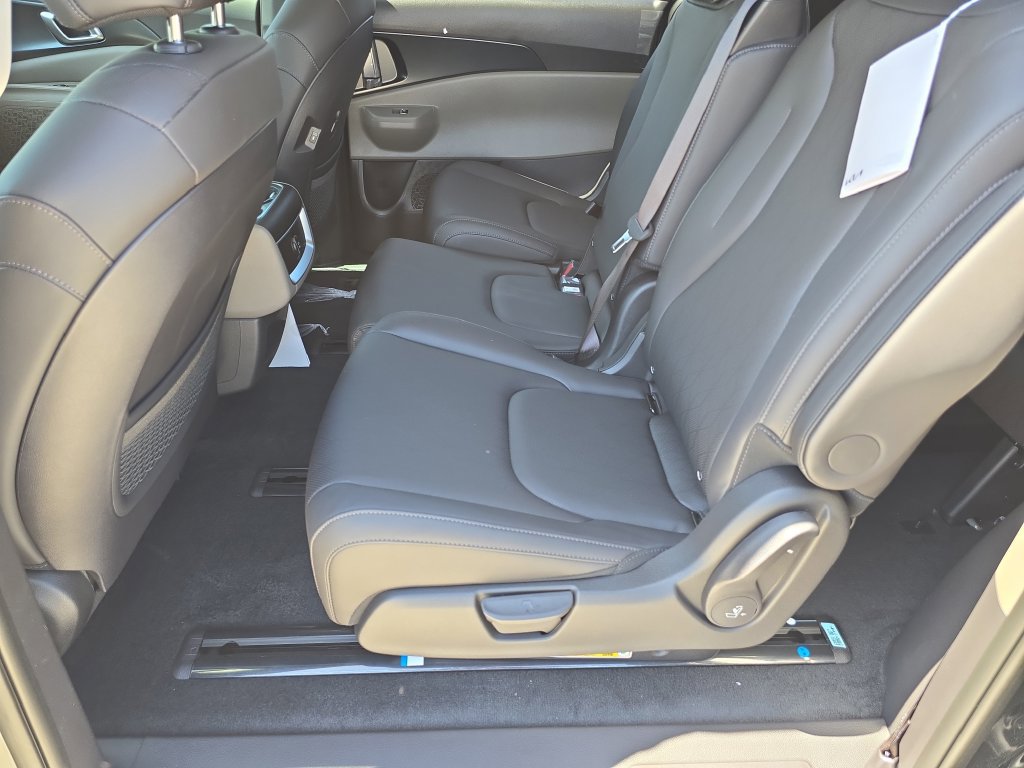 New 2026 Kia Carnival FWD image 16