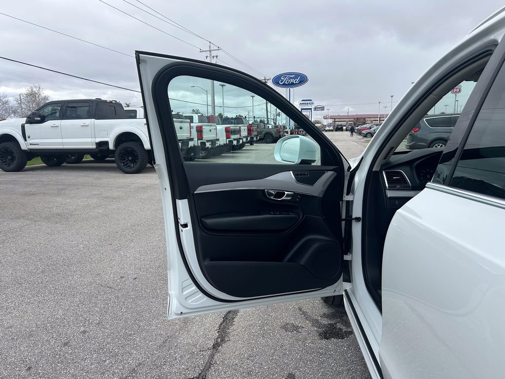 Used 2021 Volvo XC90 T5 Momentum w/ Climate Package image 12