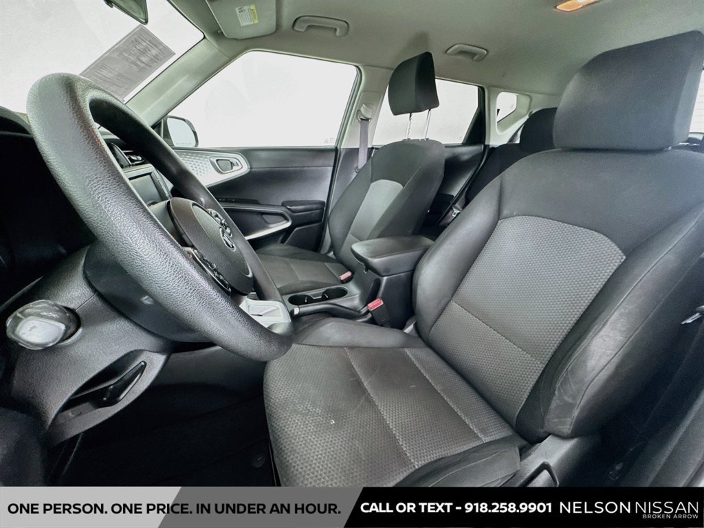 Used 2020 Kia Soul LX FWD image 19
