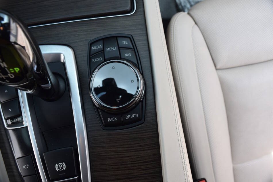 Used 2015 BMW 750i RWD image 57