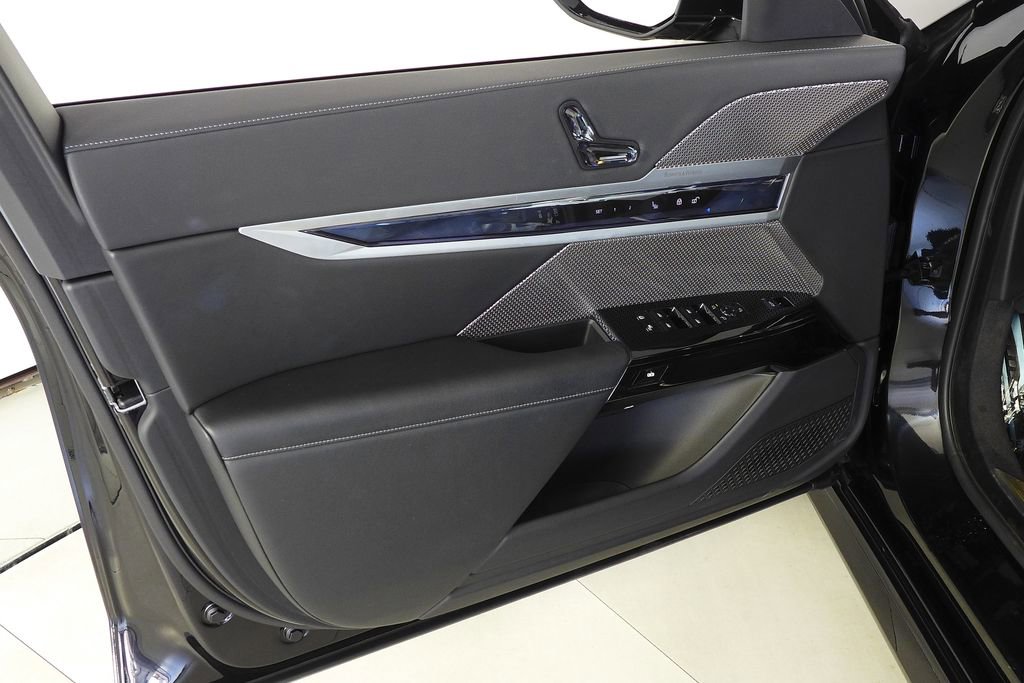 Certified 2023 BMW 760i xDrive w/ Parking Assistance Package image 11