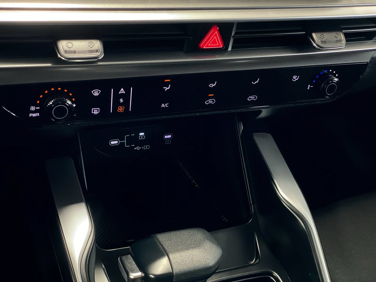 Certified 2025 Kia Sorento LX FWD image 23